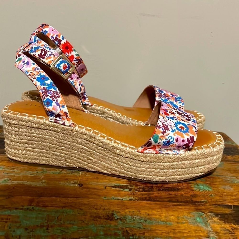 KELLY & Katie - Floral Sandal - Size 8.5. EUC